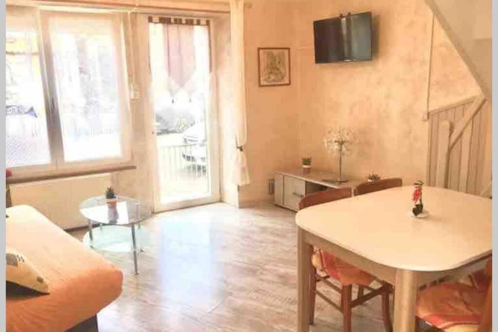 Petite Maison Au Coeur De L Auvergne Jumeaux Exteriör bild