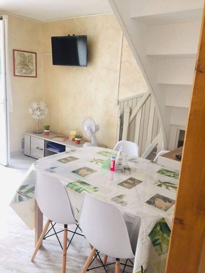 Petite Maison Au Coeur De L Auvergne Jumeaux Exteriör bild
